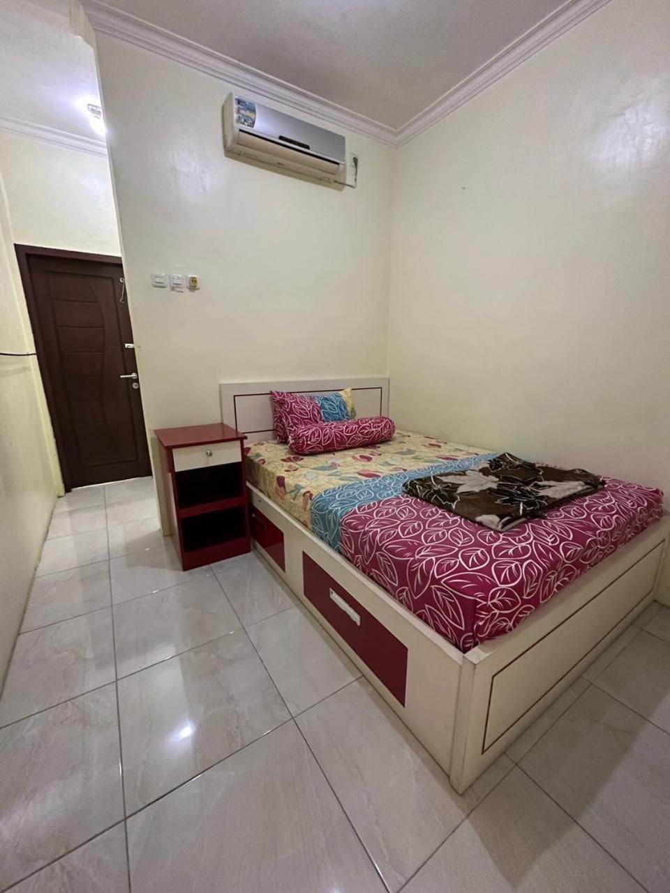 Nadyah Syariah Homestay Ketapang  Exterior foto